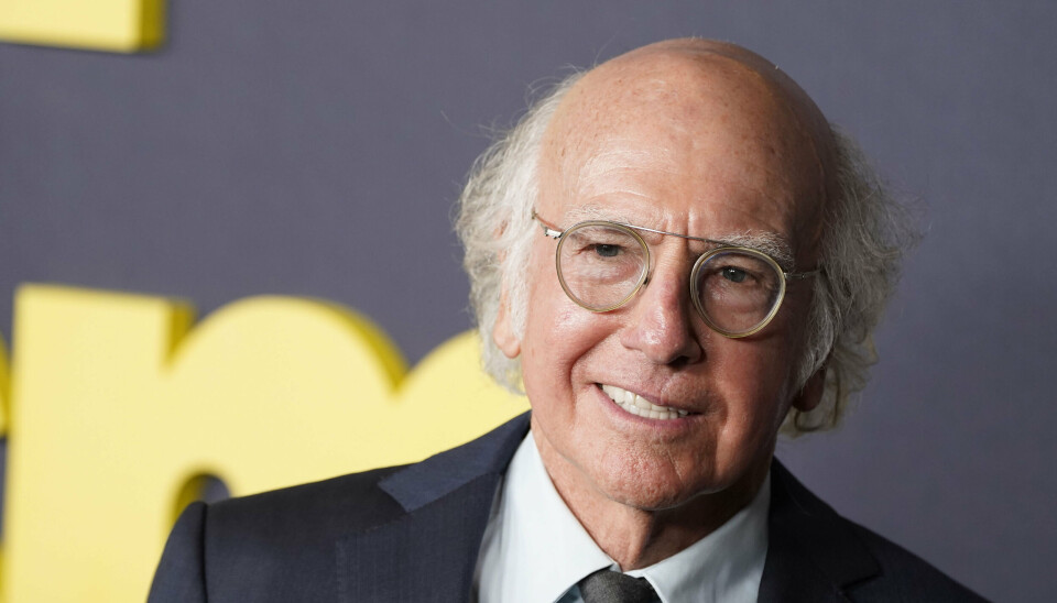 Skuespilleren Larry David vender efter lidt mere end et års pause tilbage til HBO Max. Denne gang i hovedrollen i en ny komedie om amerikansk historie. Man har tidligere kunnet opleve skuespilleren på filmtjenesten i serien 'Curb your enthusiasm', der var aktuel fra 2000 til 2024.