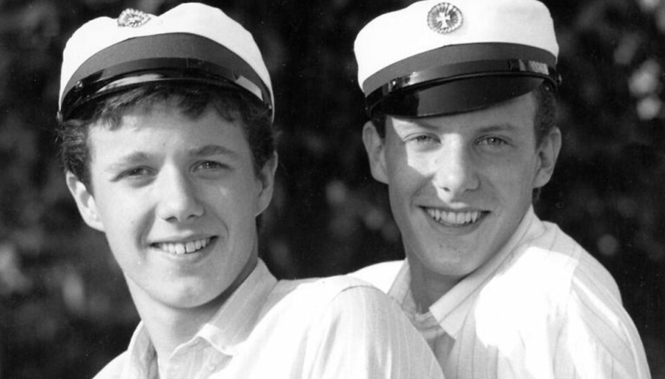 Kronprins Frederik (th) og prins Joachim med studenterhue. Foto: SCHAUMBORG-LIPPE/Scanpix (Arkivfoto) Kronprins Frederik (th) og prins Joachim med studenterhue. Foto: SCHAUMBORG-LIPPE/Scanpix (Arkivfoto)