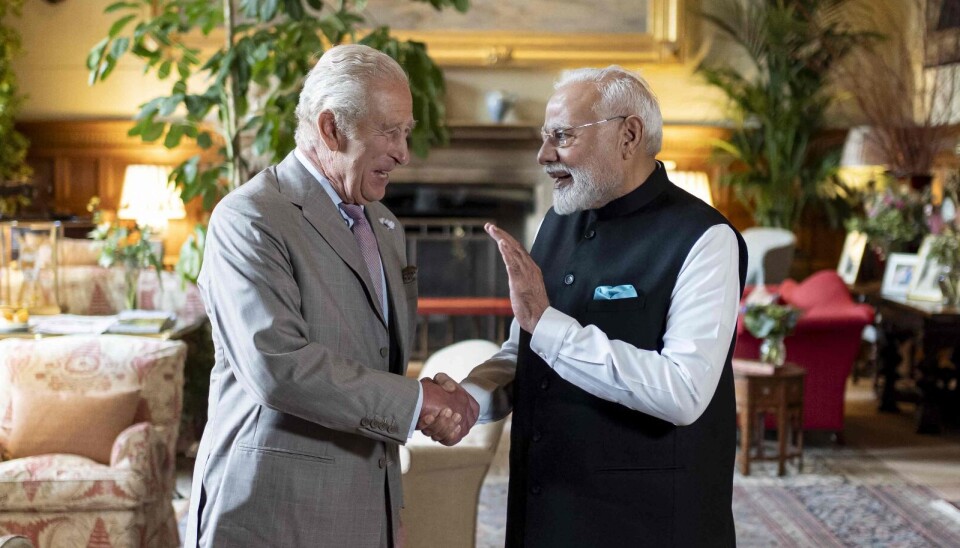 Kong Charles ses her sammen med Indiens premierminister Narendra Modi i salonen på Sandringham.