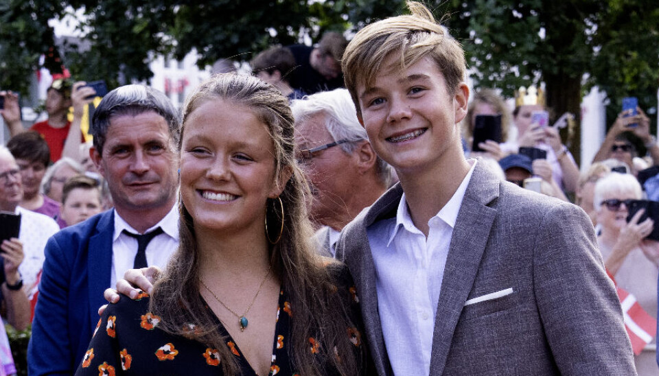 Det var ikke den store overraskels, at prins Vincent var med, da kongeparret mandag ankom til Gråsten. Men at Isabella også dukkede op, kom bag på de fleste.