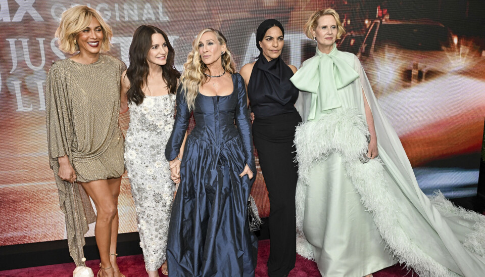 Tredje og sidste sæson af 'And Just Like That...' havde premiere i slutningen af maj. Her ses blandt andre skuespiller Sarah Jessica Parker - i midten - der endnu en gang indtager rollen som Carrie Bradshaw. (Arkivfoto).