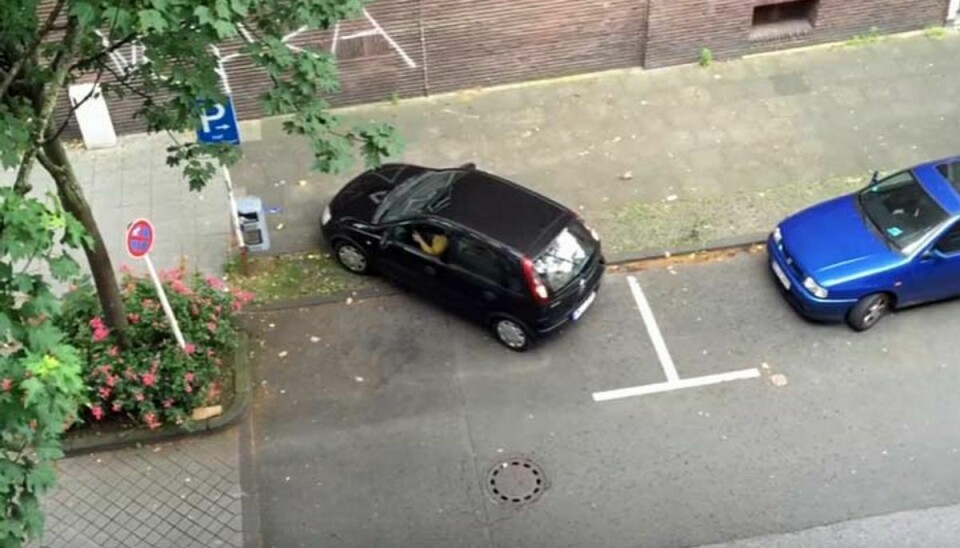 Parkeringen, der gik fuldstændig galt. Foto: Youtube.