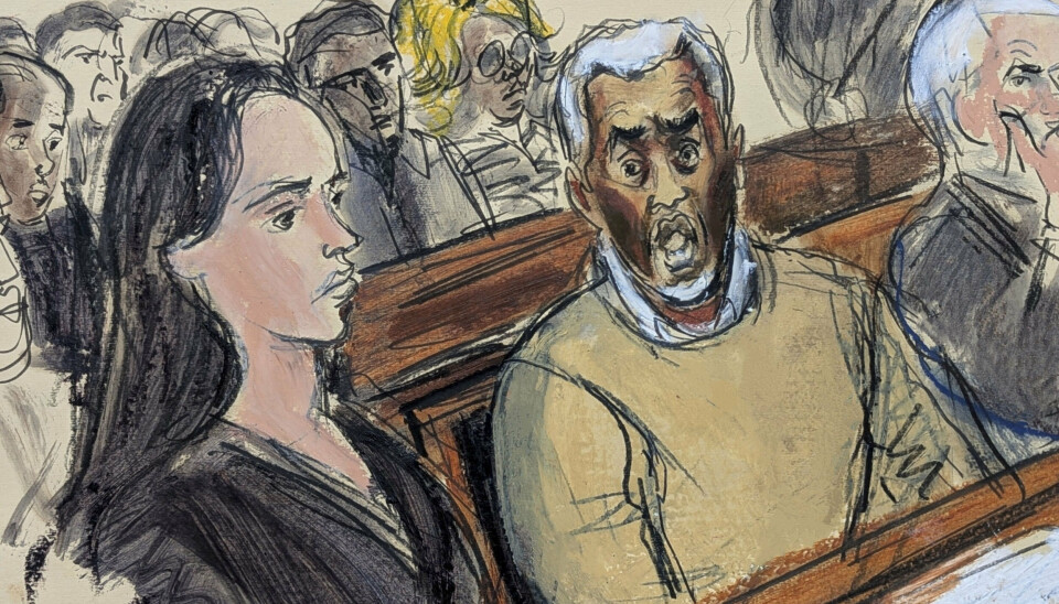 Rapperen Sean 'Diddy' Combs ses i midten af tegningen blandt sine advokater under retssagen mod ham. Der ventes dom den 3. oktober. (Arkivfoto).