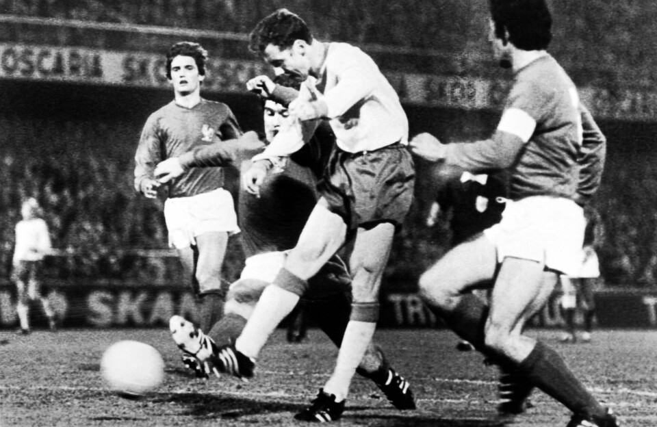 Ove Kindvall (i midten) spillede for det svenske fodboldlandshold og ses her i en VM-kvalifikationskamp hjemme mod Frankrig i oktober 1969. Han scorede begge mål i 2-0-sejren, der var med til at føre Sverige til VM i 1970.