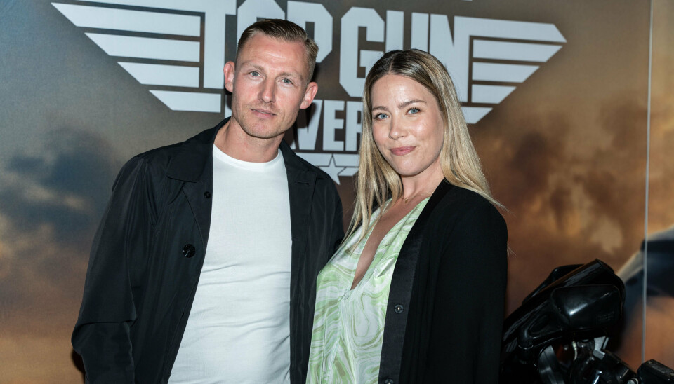 - Jeg er forlovet med verdens mest vidunderlige mand! Sorry, girls, lyder det i slutningen af Simone Lykkes Instagram-opslag, hvor hun afslører, at kæresten Marcel Gottrup har friet.