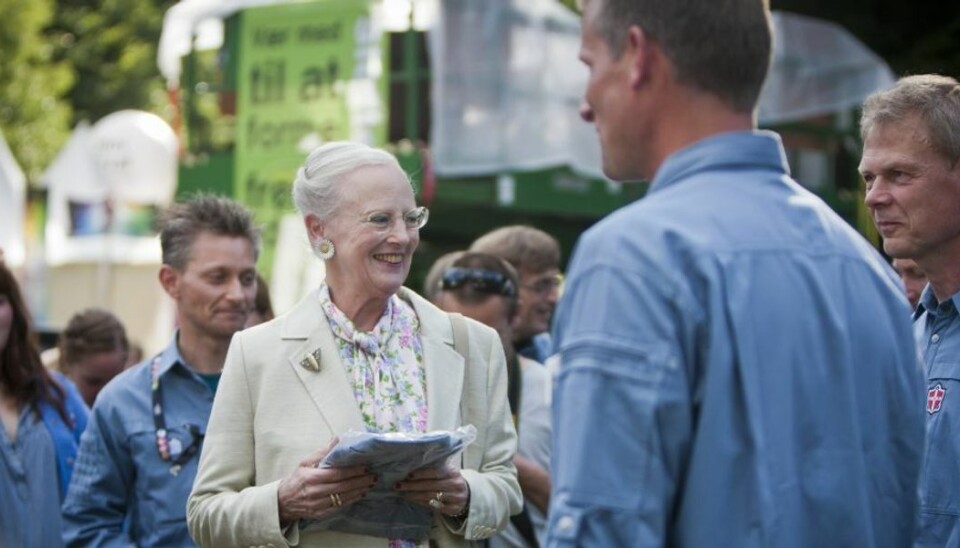 Dronning Margrethe skal på spejderlejr Dronning Margrethe besøgte også FDFs Landslejr i 2011. Her fik dronningen et eksemplar af den nye uniform. Foto: Cathrine Ertmann/POLFOTO