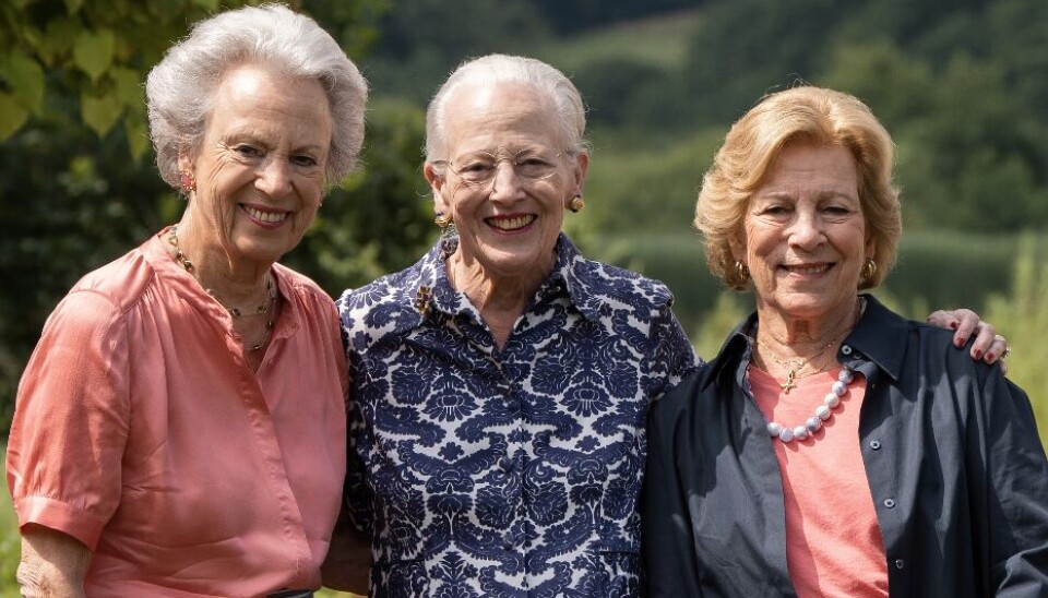 Dronning Margrethe ses her sammen med sine to yngre søstre, prinsesse Benedikte og dronning Anne-Marie, under deres fælles ophold på Gråsten Slot tidligere på sommeren.