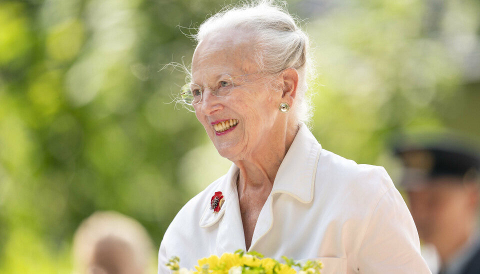 85-årige dronning Margrethe interesserer sig for kunst og design og har tidligere skabt messehagler til flere kirker, senest også Viborg Domkirke.