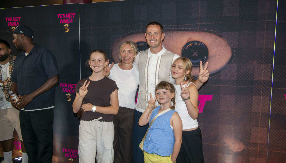 Benjamin Hav med familien til premieren på 'Ternet Ninja 3', hvor han er med på soundtracket.