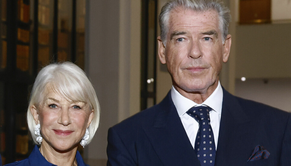 Helen Mirren ses her sammen med Pierce Brosnan, som hun spiller overfor i 'The Thursday Murder Club'
