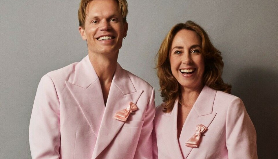Soeren Le Schmidt og Sofie Gråbøl klædt i pink i den gode sags tjeneste