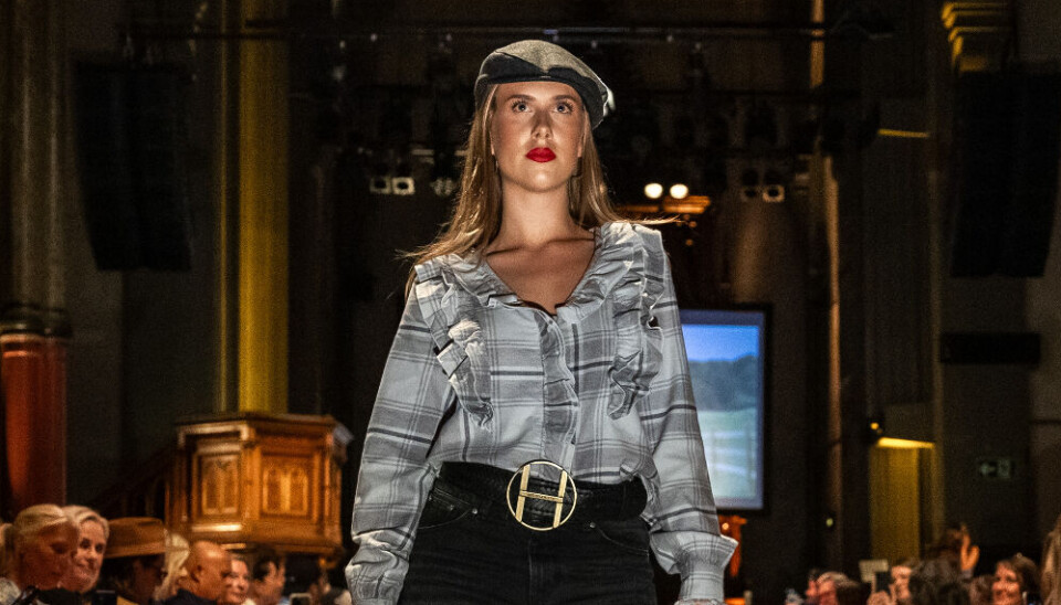 Leah Behn ses her på catwalken under et modeshow for sin mors brand 'Hést' i Oslo tidligere på måneden.