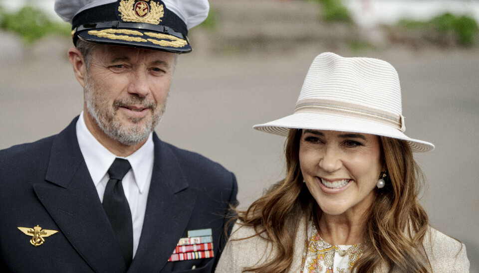 Kong Frederik og dronning Mary ses her under torsdagens besøg på Samsø