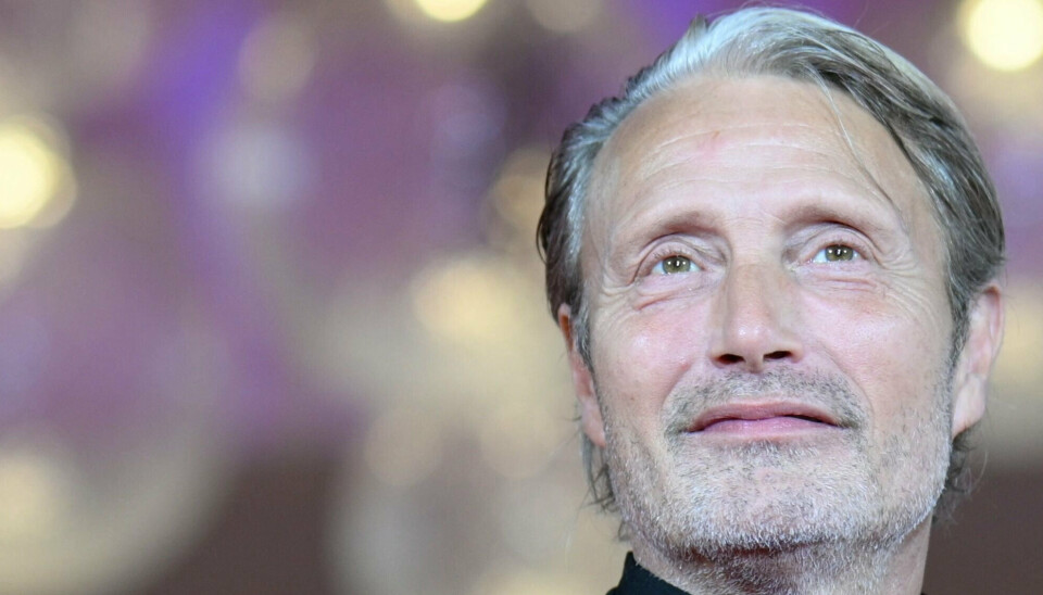 Mads Mikkelsen uden den ildelugtende permanent.