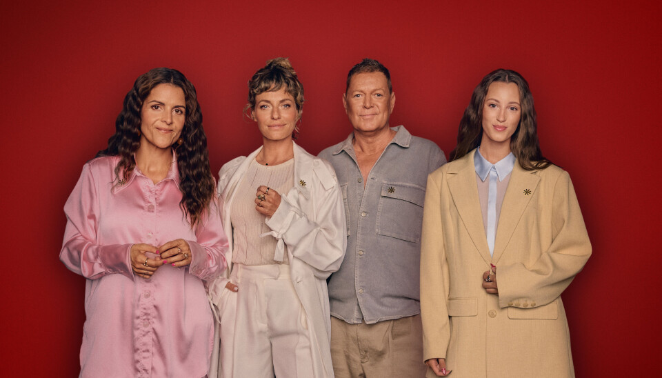 Josephine Højbjerg, Petra Nagel, Sarah Grünewald og Peter Frödin er værter for ’Knæk Cancer – et show for sagen’.