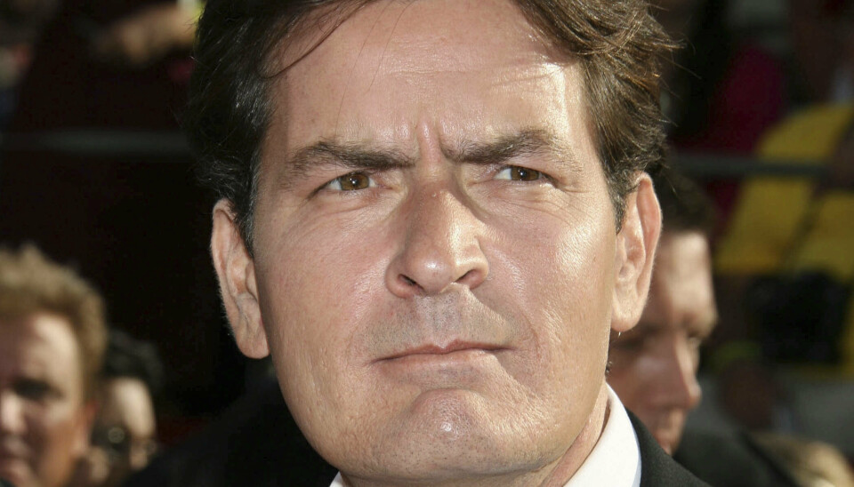 Engang var Charlie Sheen berømt. Siden blev han berygtet. - De fleste år i mine 50'ere er gået med at undskylde til de mennesker, jeg har såret.
