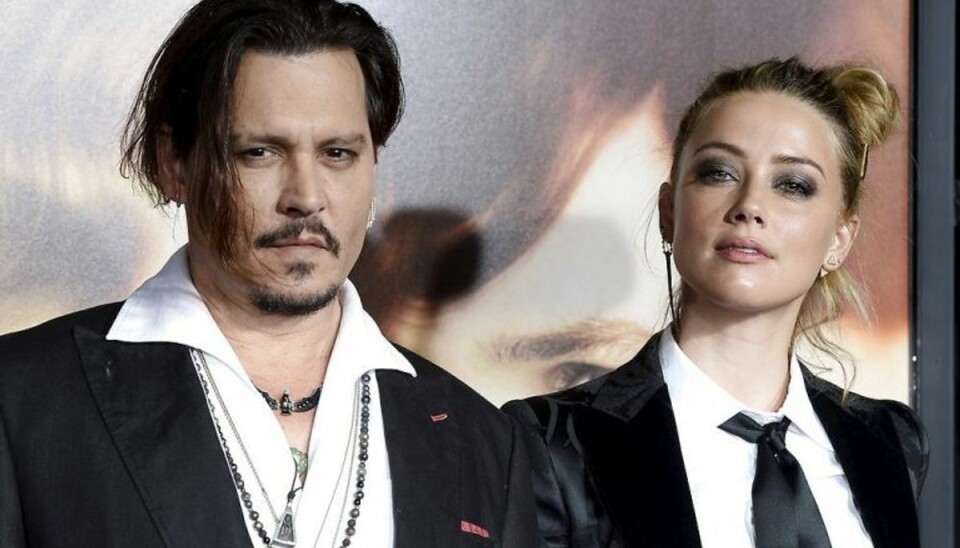 Kærlighedsraseri: Depp skar fingerspidsen af