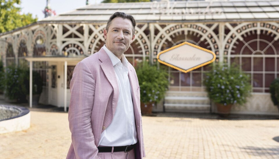 Jens Jacob Tychsen disker op med 'Toner fra Badehotellet' i Tivoli 2026.