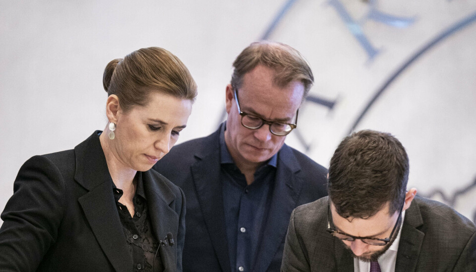 Statsminister Mette Frederiksen (S), stabschef Martin Rossen samt rådgiver Martin Justesen til regeringsseminar på Marienborg i 2020.