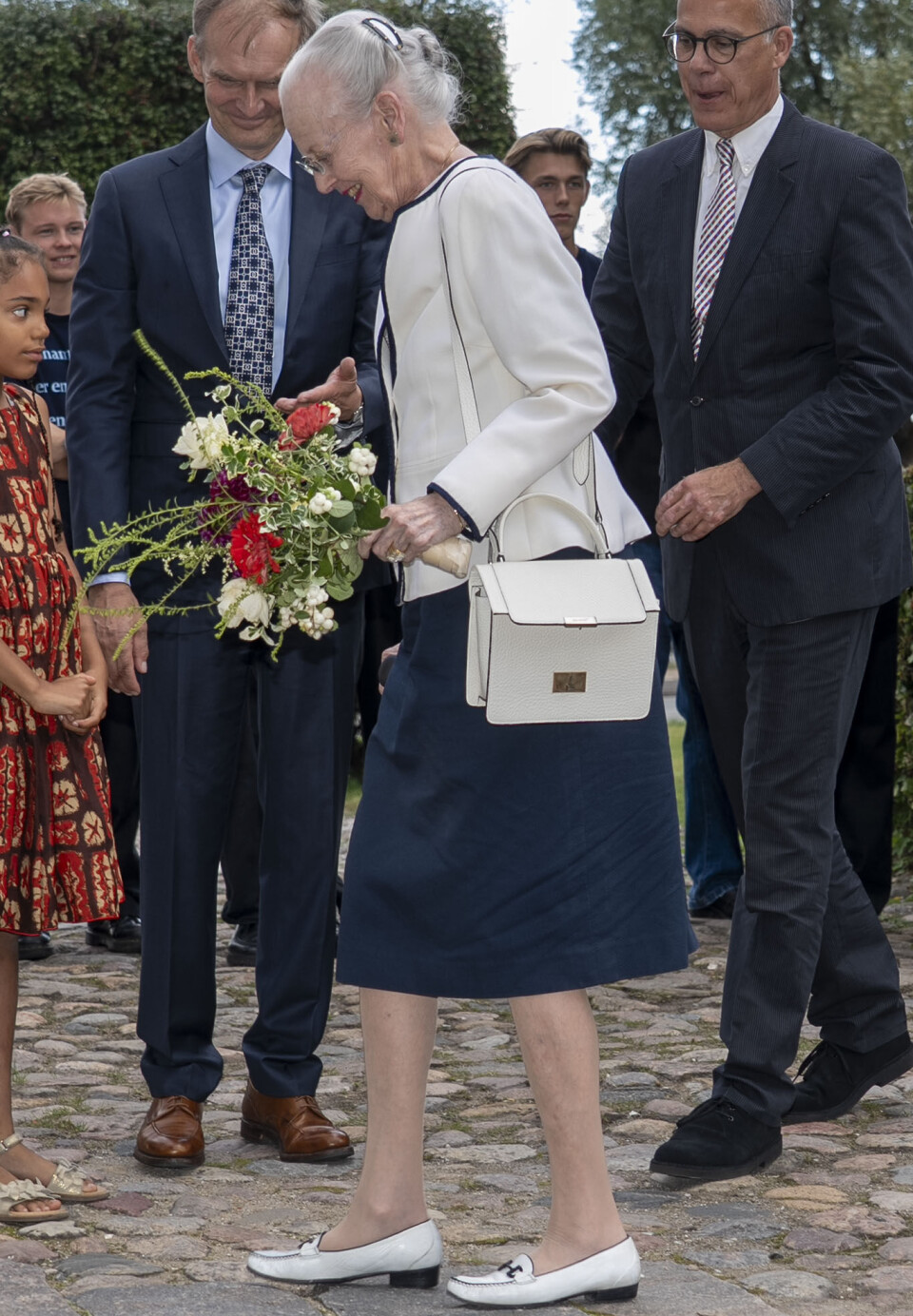 Dronning Margrethe ved ankomsten til Rungstedlund nord for København.
