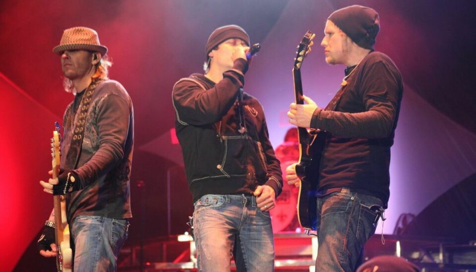 På bar bund: Mystik om 38-årig rockguitarists dødsfald Det er 3 Doors Down-guitaristen Matt Roberts (th), der er død. Foto: Wikipedia.