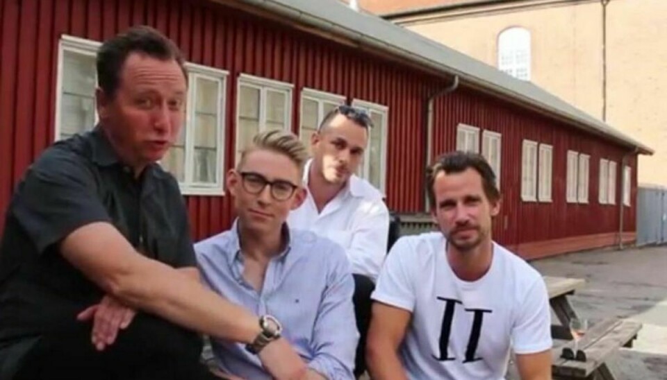 I programserien “Oraklerne” skal den stjernespækkede firemandsgruppe turnere rundt i Danmark i forsøget på at hjælpe danske kvinder med at løse deres forskellige problemer. Foto: Discovery Network Danmark.