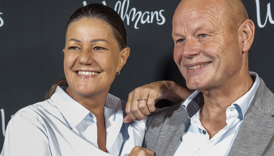 Mette Blomsterberg med forlovelsesring og kæresten Jack.