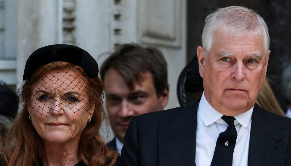 Det er efterhånden 30 år siden, prins Andrew og Sarah Ferguson blev skilt. De bor dog fortsat under samme tag.