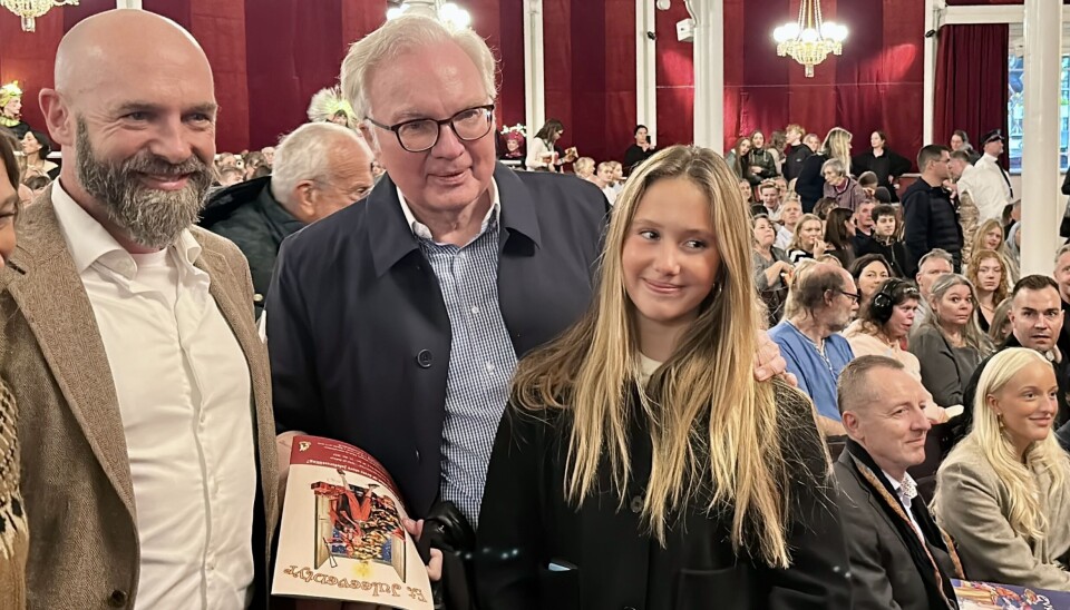Prinsesse Josephine med Kongehusets mangeårige ven og bestyrelsesformand for 'Eventyrteatret', Fritz Schur, der havde inviteret Prinsessen som så mange gange før.
