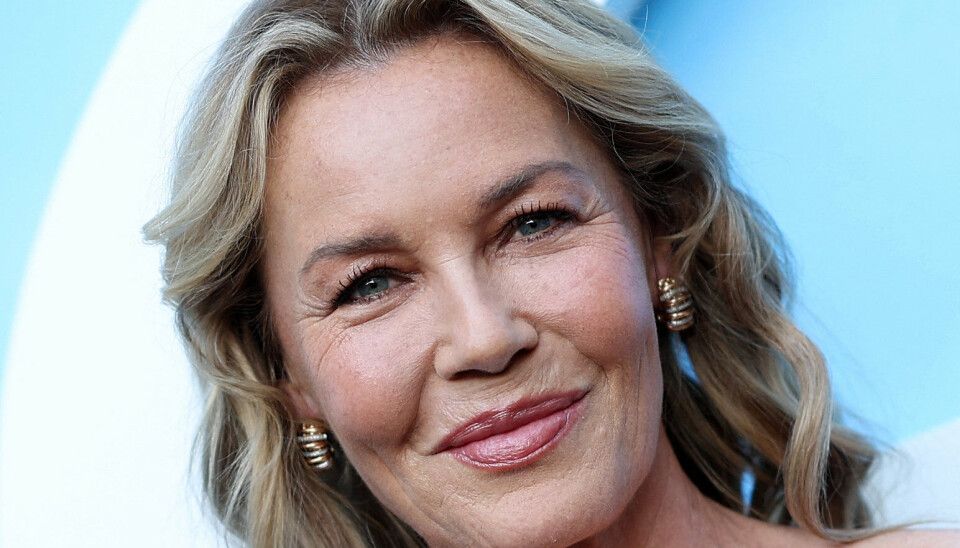 Skuespiller Connie Nielsen er vokset op i Elling ved Frederikshavn i Nordjylland. Senere rykkede hun til storbyerne Paris og Milano for at arbejde som model, inden hun blev Hollywood-skuespiller. I dag bor hun i den amerikanske storby San Francisco.