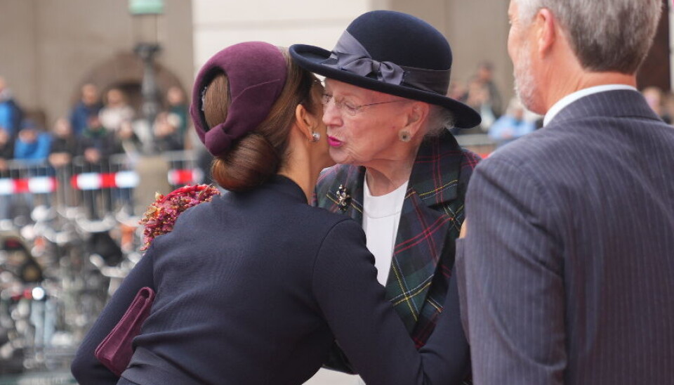 Også Dronning Mary og Dronning Margrethe hilste hjerteligt