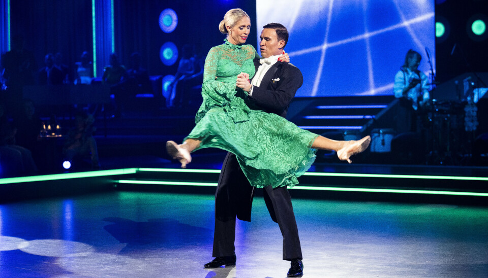 Gustav Salinas og Karina Frimodt i en Tango til sangen 'It's Raining Men - The Weather Girls.