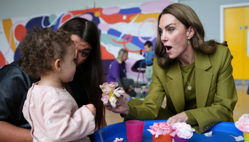 Her er det så en lille pige og hendes mor, der får opmærksomhed af Kate
