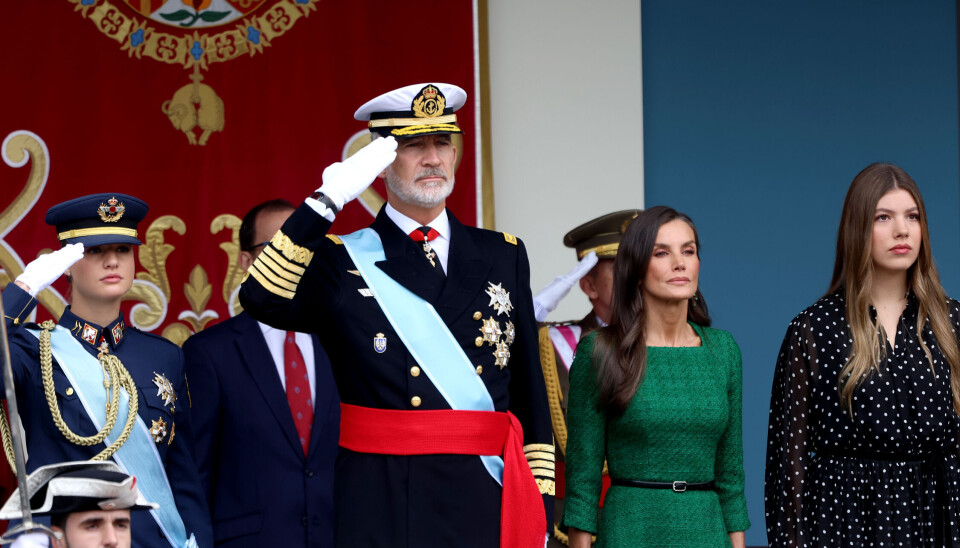 Den kongelig familie ses her ved fejringen af den nationaldage søndag i Madrid.