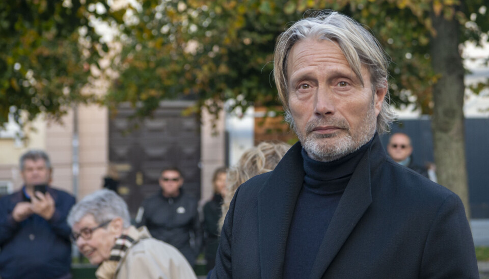 Mads Mikkelsen til bisættelse af Jørgen Leth