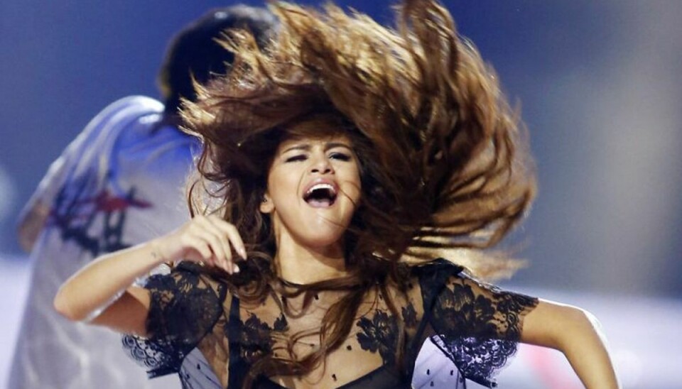 Sygdom tvinger ung sangstjerne til pause