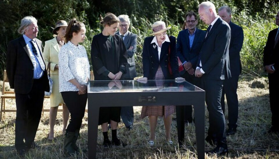 Dronning Margrethe finder Solvognen Solvognen er fremstillet i den ældre bronzealder, ca 1400 f.kr., men blev fundet under pløjning ved Trundholm Mose i 1902, og er en del af UNESCOS Global Geopark. Foto: Liselotte Sabroe/Scanpix.