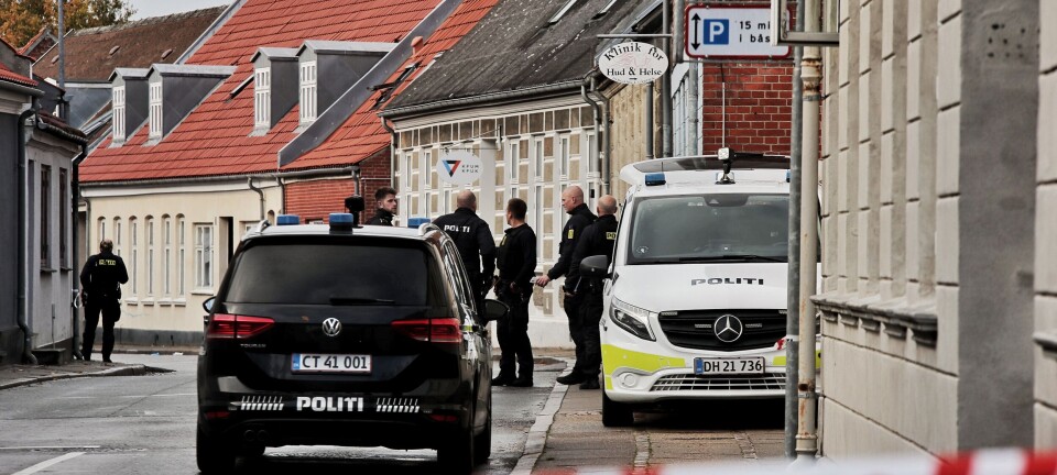 Knivstikker lagt i håndjern
