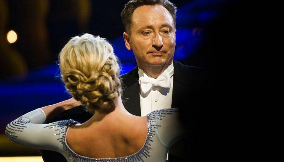 Søren Fauli og Karina Frimodt danser vals. Foto: Ólafur Steinar Gestsson/Scanpix. Søren Fauli og Karina Frimodt danser vals. Foto: Ólafur Steinar Gestsson/Scanpix.