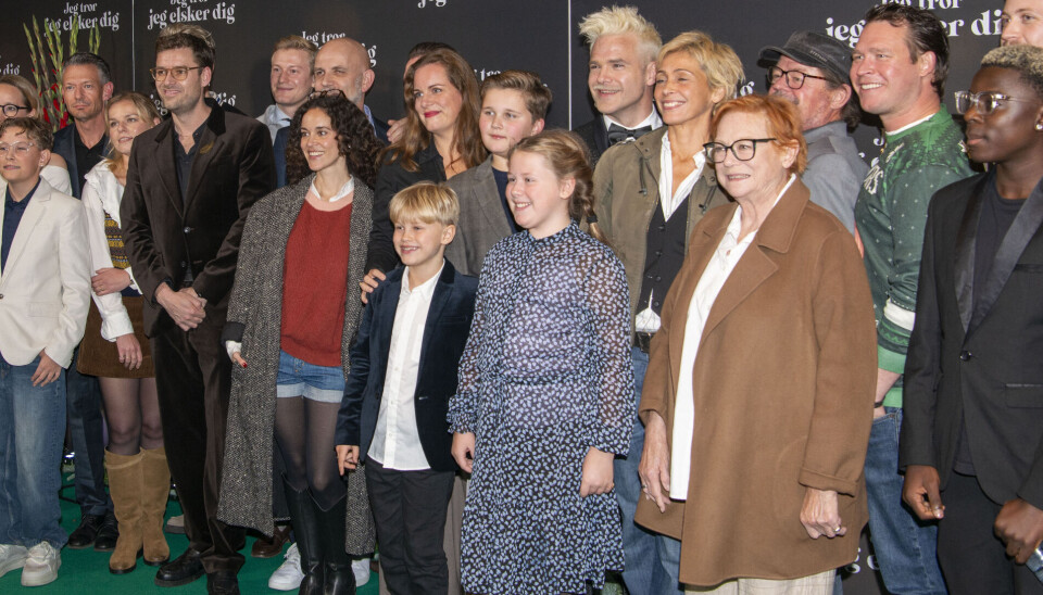 En del af castet til 'Jeg tror, jeg elsker dig' med instruktør Silas Holst' børn Maggie My og Bob her midten.