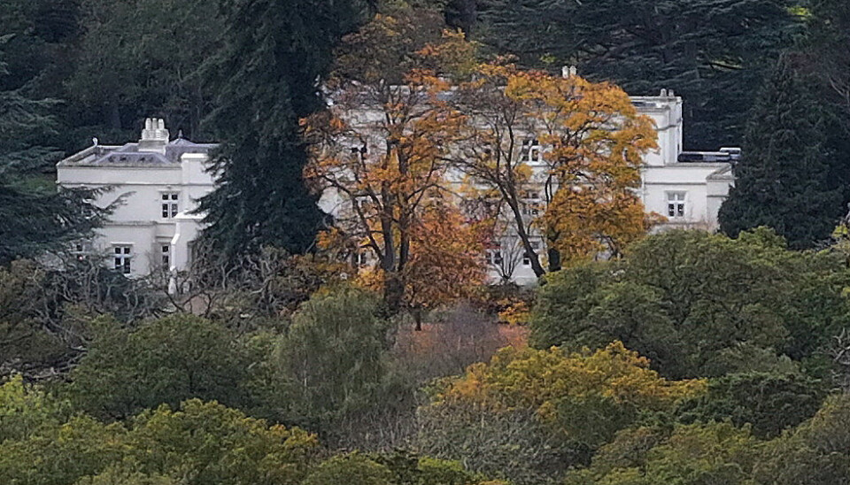 Prins Andrews kæmpestore, skatteyderbetalte hjem, Royal Lodge, ligger godt gemt mellem træerne i Windsor Great Park blot 5 kilometer fra Windsor Castle.