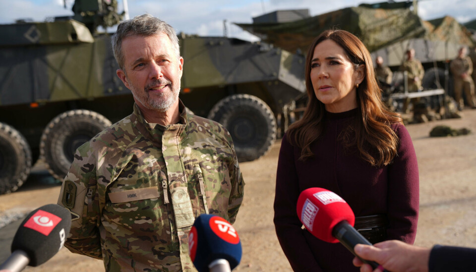 Kong Frederik og dronning Mary har onsdag besøgt den danske militærlejr Camp Valdemar i Adazi i Letland. Her mødte parret danske soldater, der er udstationeret.
