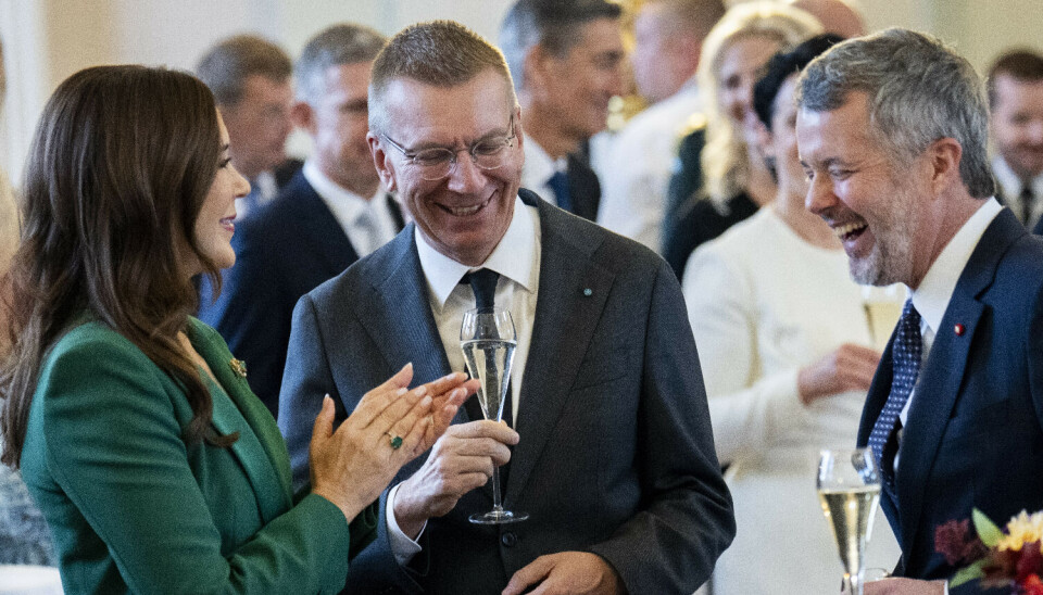 Stemningen var høj ved Frederik og Marys returarrangement i Riga onsdag eftermiddag. Her ses de sammen med Letlands præsident, Edgars Rinkevics.