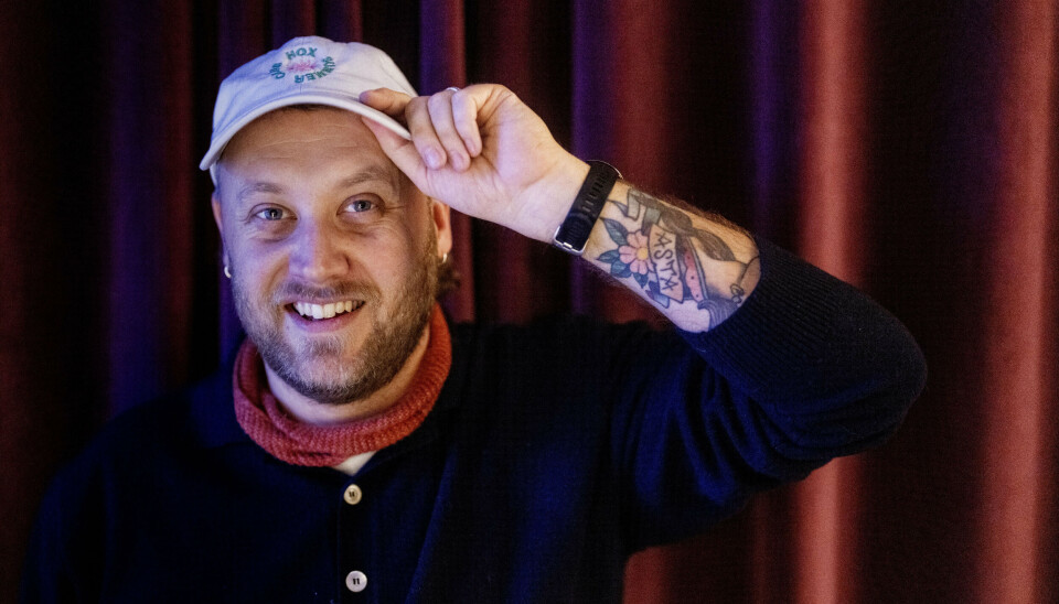 Jasper Ritz vil ikke være bag mikrofonen på P3-programmet 'Benægt, benægt, benægt', når det vender tilbage 8. november. DR har aftalt med værten, at han holder pause - foreløbig frem til jul.