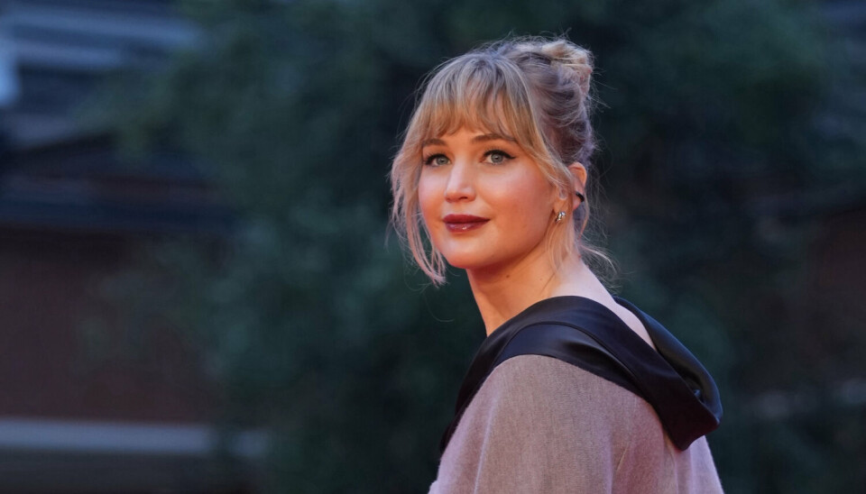 - Jeg havde en værre fødselsreaktion, da jeg fik mit andet barn. Første gang var det eneste, jeg var i krig med, resten af verden, lyder det fra Jennifer Lawrence.