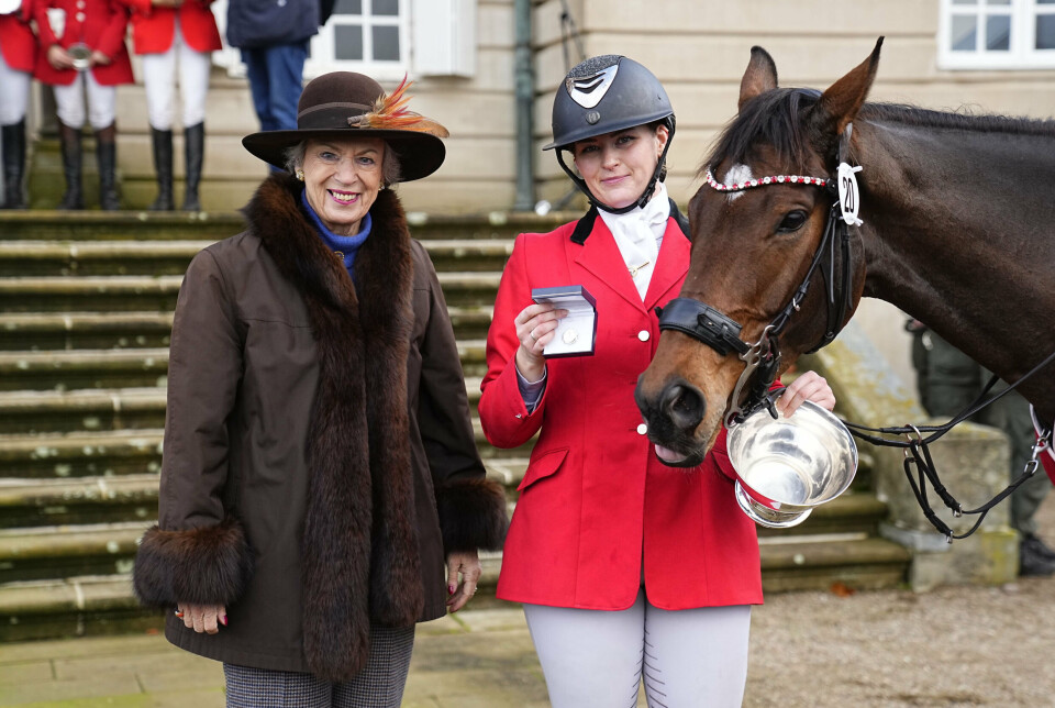 Prinsesse Benedikte overværer årets Hubertusjagt og står for at overrække priserne til søndagens vindere foran Eremitageslottet.