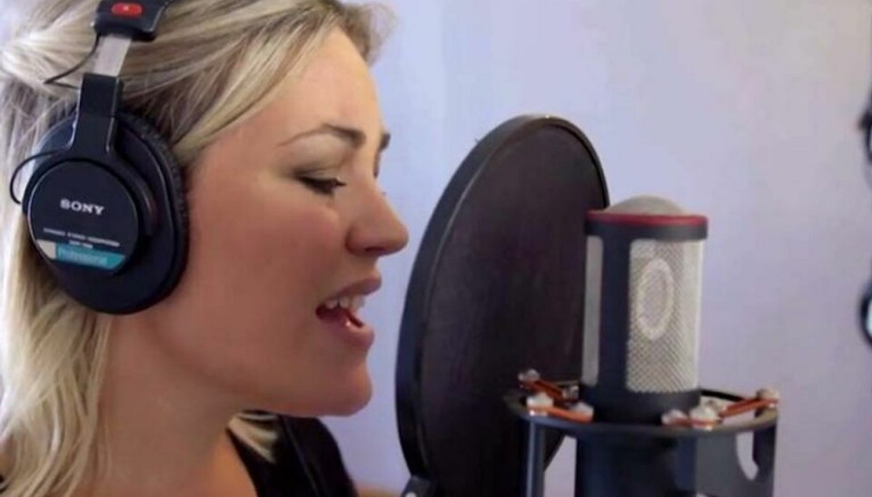 Amalie vil melde sig til Melodi Grand Prix Amalie Szigethy indspiller sit input til næste års Melodi Grand Prix. Foto: TV3.