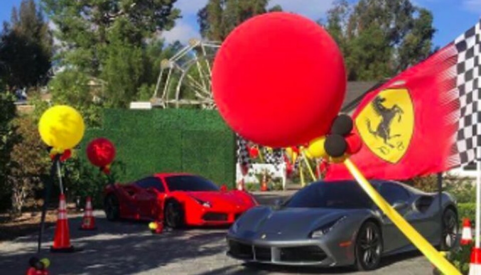 Kylie Jenner holdt vild fødselsdag for stedsøn