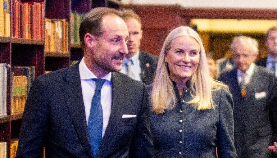 Det bliver uden Mette-Marit ved sin side, når kronprins Haakon i aften deltager ved en banket på Grand Hotel i Oslo til ære for Nobels Fredspris-vinder 2025 Maria Corina Machado