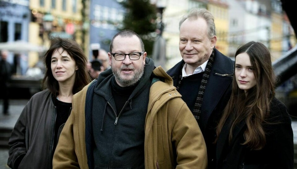 Filminstruktør Lars von Trier (nummer to fra venstre) med skuespillere fra sin tidligere film Nymphomaniac. Foto: Scanpix/Liselotte Sabroe